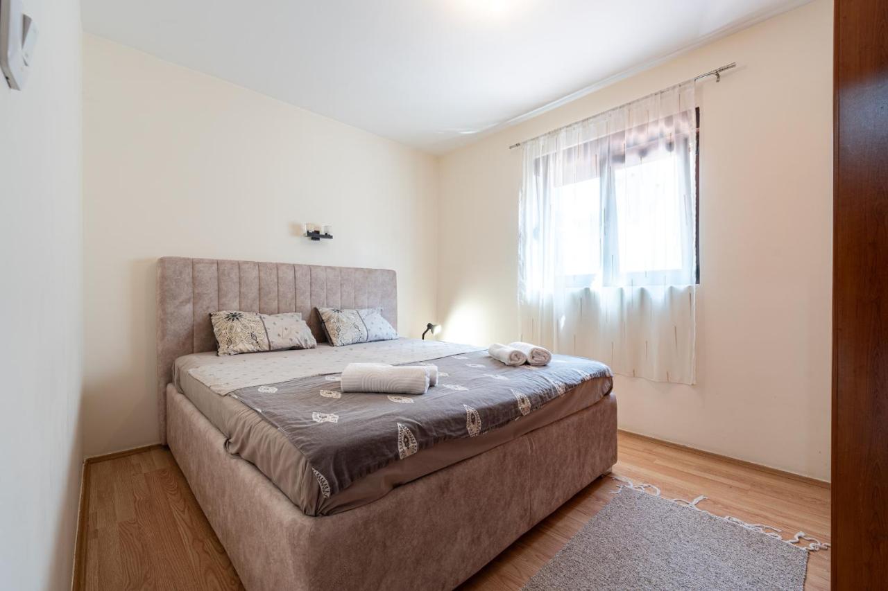 Relax Apartments - Bed and Breakfast Tivat