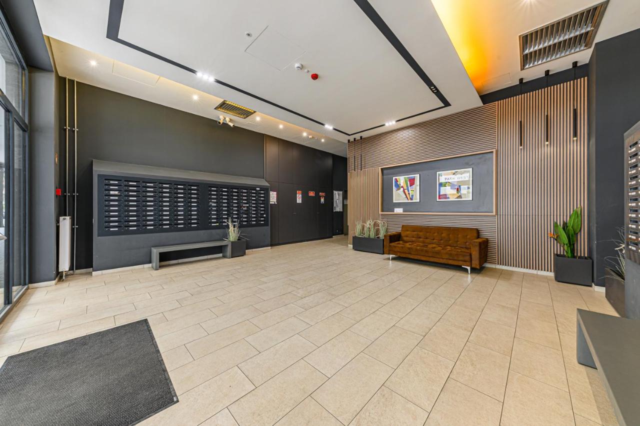 Parkwest Royale AC and Balcony with Paid parking - B&B Budapest