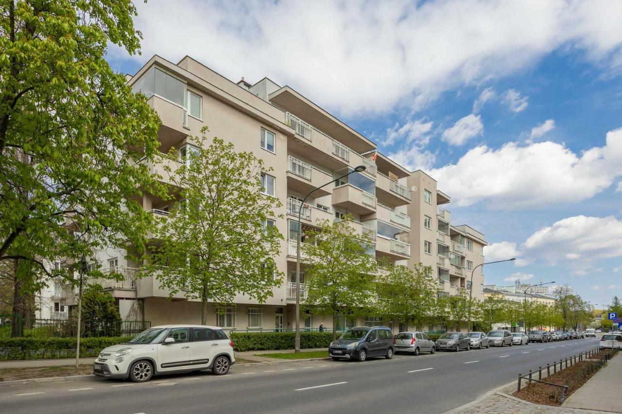 Charming Apartment in a Quiet Neighborhood with Parking and a Balcony by Noclegi Renters - B&B Warsaw