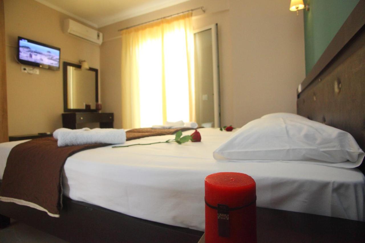 Tweepersoonskamer met 1 of 2 Bedden en Uitzicht op het Zwembad