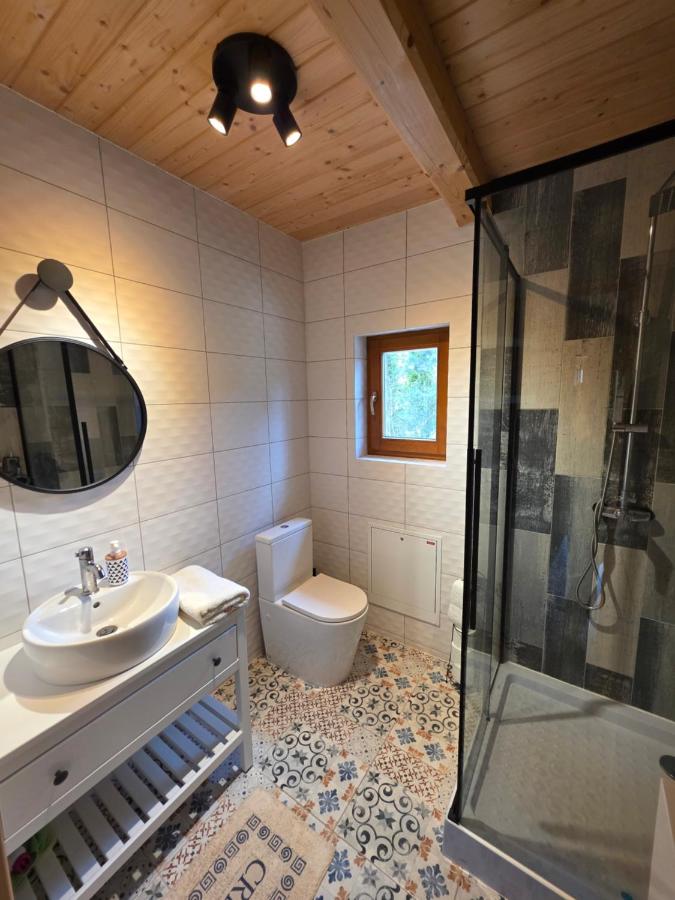 Zacisze na Jurze - Leśny Domek z kominkiem i jacuzzi - B&B Żarki