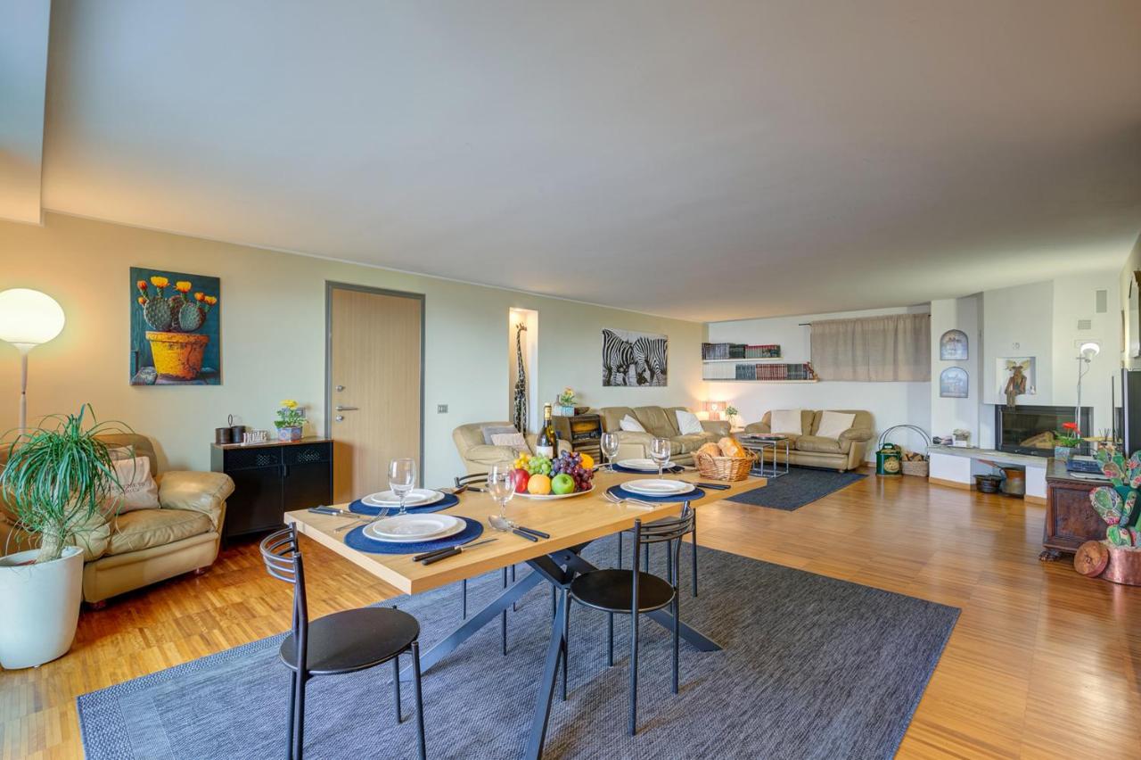 La BuCa - Como - Elegant apartment, 150 sq m - Private covered parking - Private terrace - Just 1500 mt from downtown,Family-friendly - Chambres d'hôtes Côme
