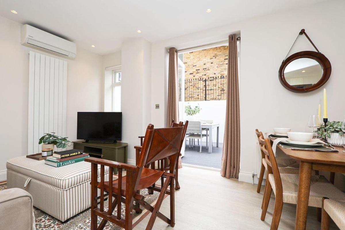 2BR Designer Apartment with Patio & Dining Space - B&B London