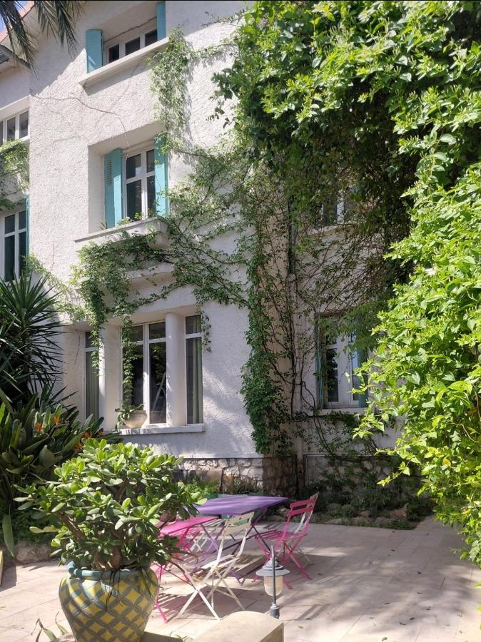 Villa Palma, grande chambre indépendante avec sdb et kitchenette dans maison de charme en centre ville - B&B Montpellier