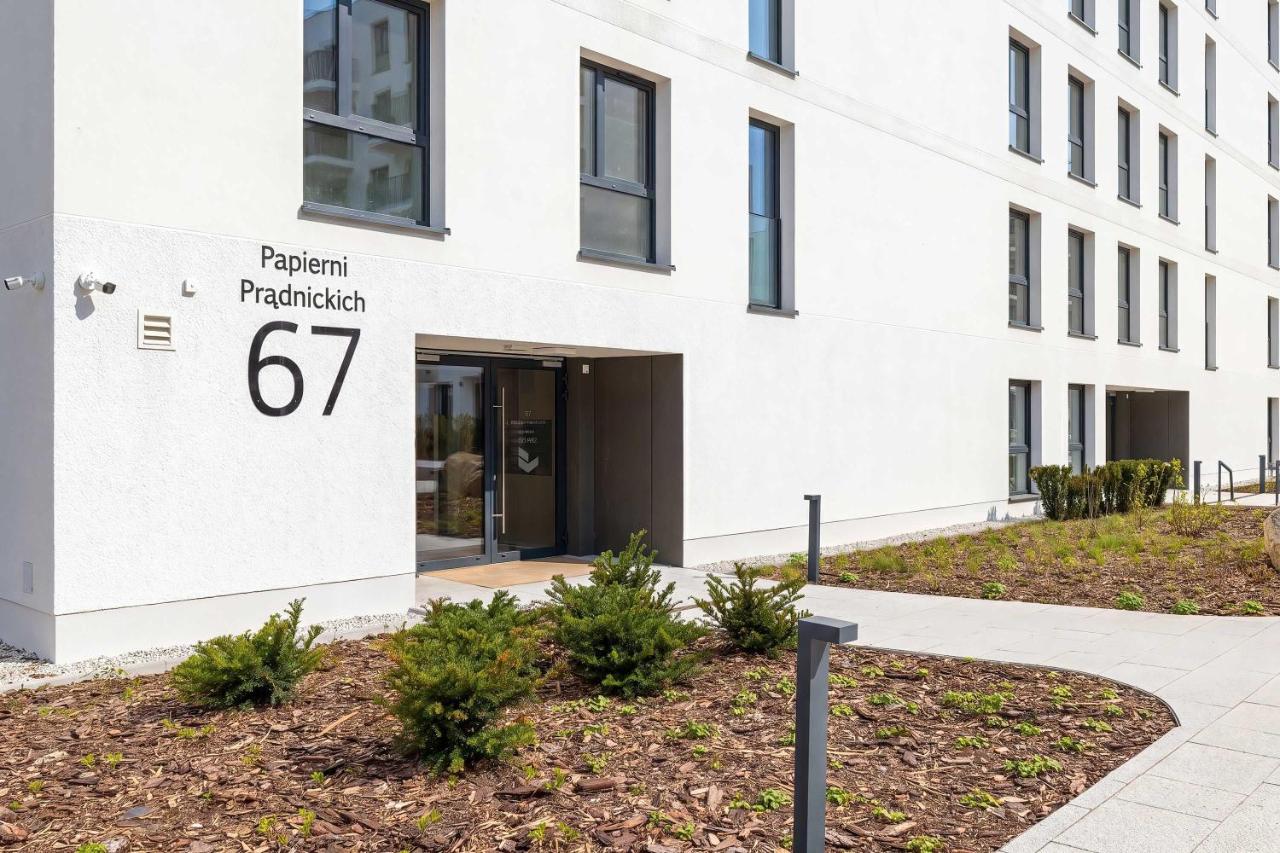 Modny Apartament z Parkingiem i Balkonem by Noclegi Renters - Chambres d'hôtes Cracovie