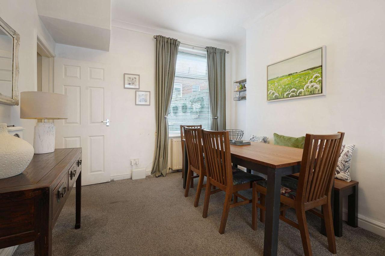 Charming 3 Bed Steps from Redcar Beach & Station - B&B Redcar