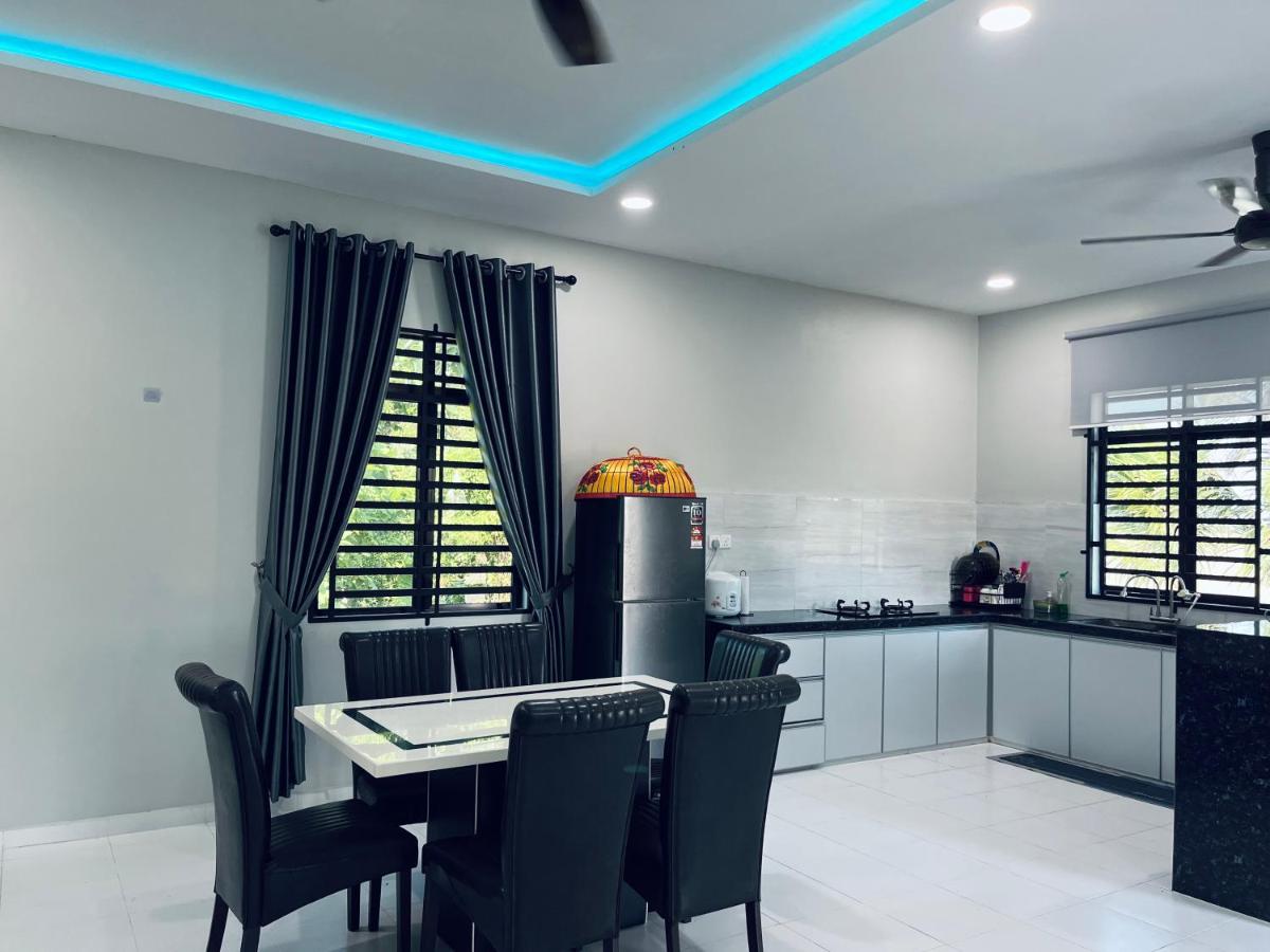 Homestay Pak Njang - Bed and Breakfast Ayer Hitam