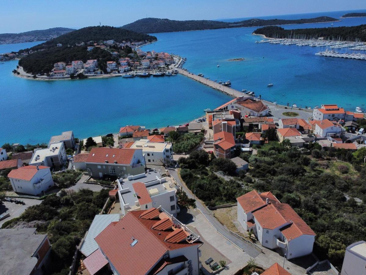 Apartments Goles-stunning sea view - Chambres d'hôtes Rogoznica