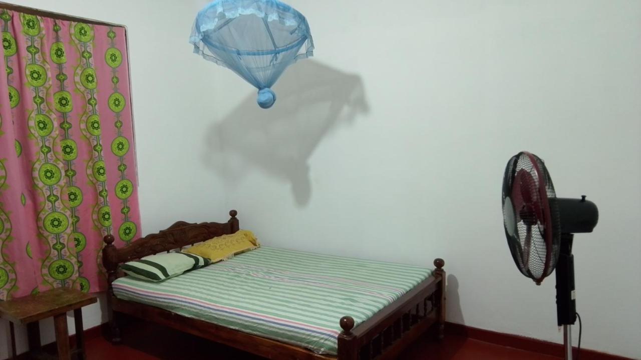 Sinharaja Bare Foot Backpacker Hostel - B&B Nikawatawana