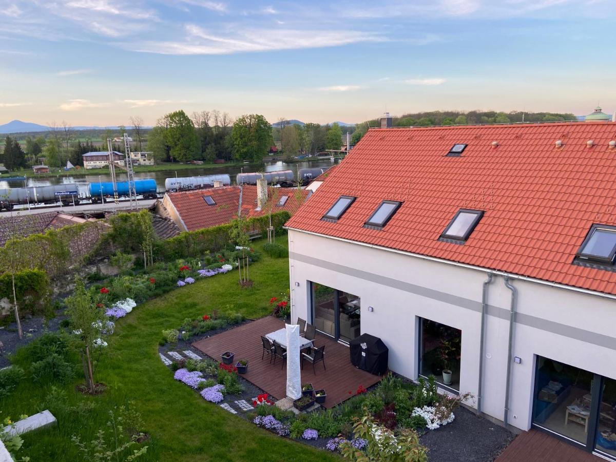 Luxusní dům s rozkvetlou zahradou v centru Roudnice nad Labem - Chambres d'hôtes Roudnice nad Labem