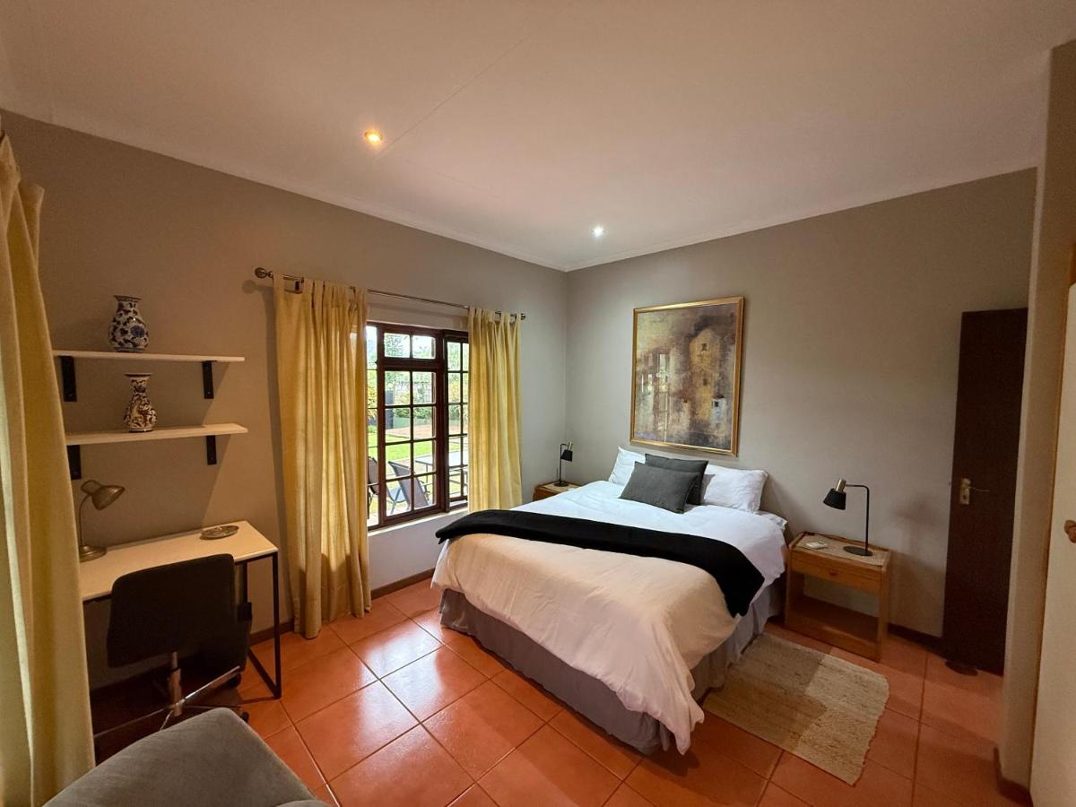 Ravenscroft Cottage Ezulwini - Stylish A-Frame Furnished Cottage in Mantenga - B&B Ezulwini