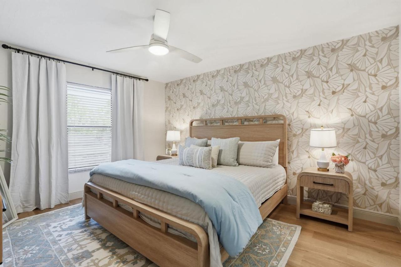 B-115 - Totally Updated - First Floor- Sleeps 6 - Bed and Breakfast Naples