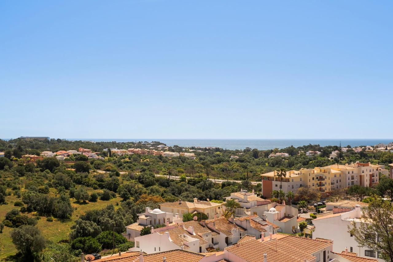 Spacious Apartment with 360º Views of the Sea by Algarve Dream Holidays - Chambres d'hôtes Albufeira