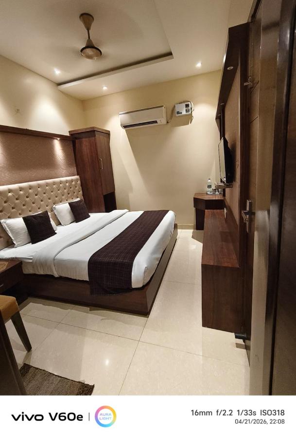 BNB Blossom-300 meters from golden temple - B&B Amritsar