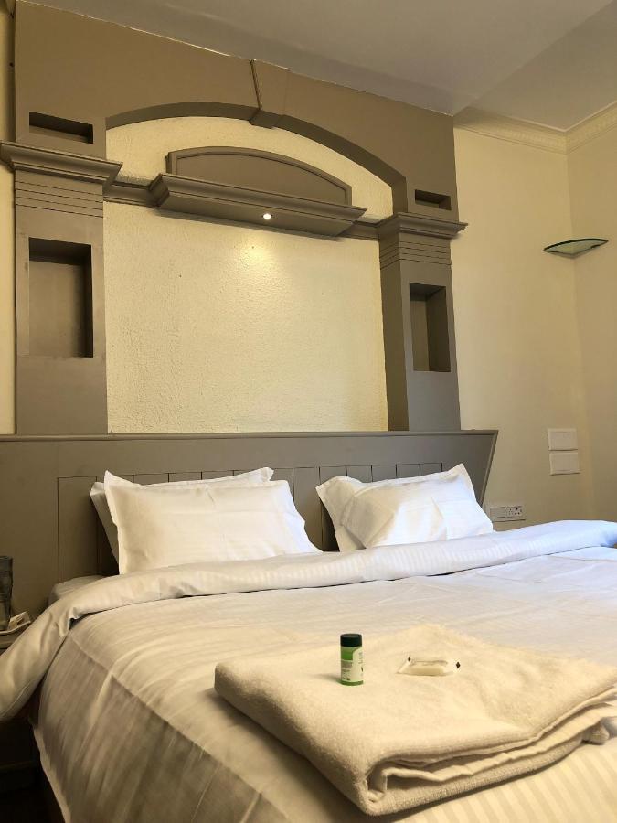 Littlewoods - B&B Udhagamandalam