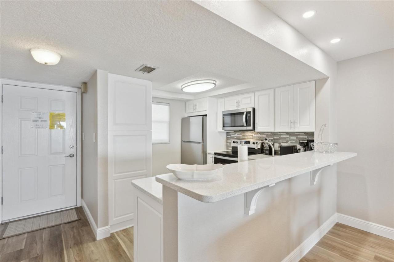 Direct Ocean View Two-Bedroom Apartment - Unit 15