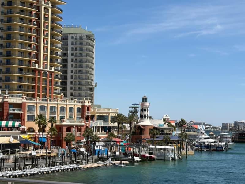 Breathtaking Views Emerald Grande 3BR,2BA 904E - Bed and Breakfast Destin