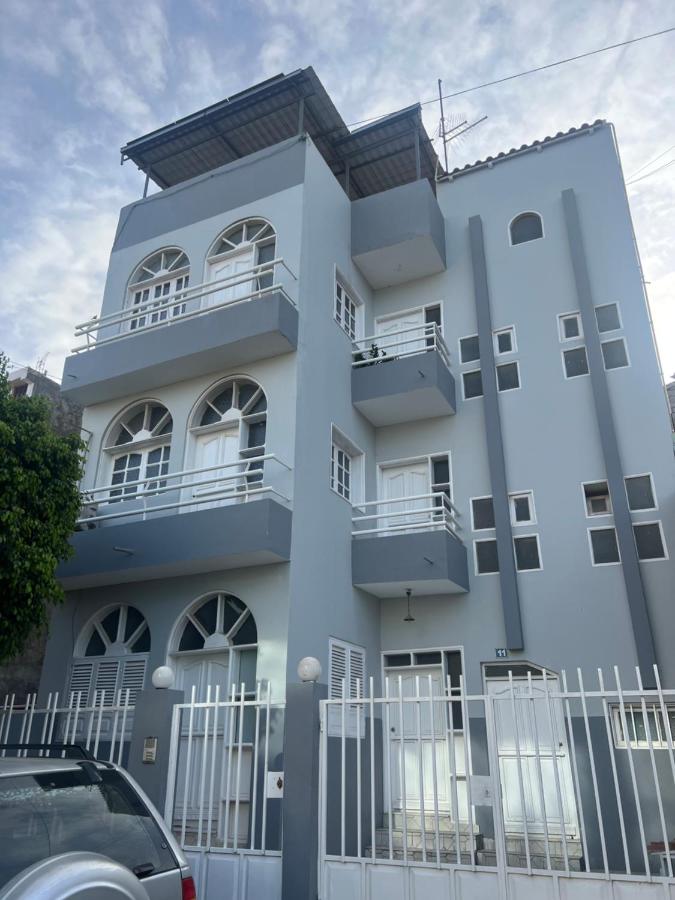 Varela Guest House - Bed and Breakfast Praia