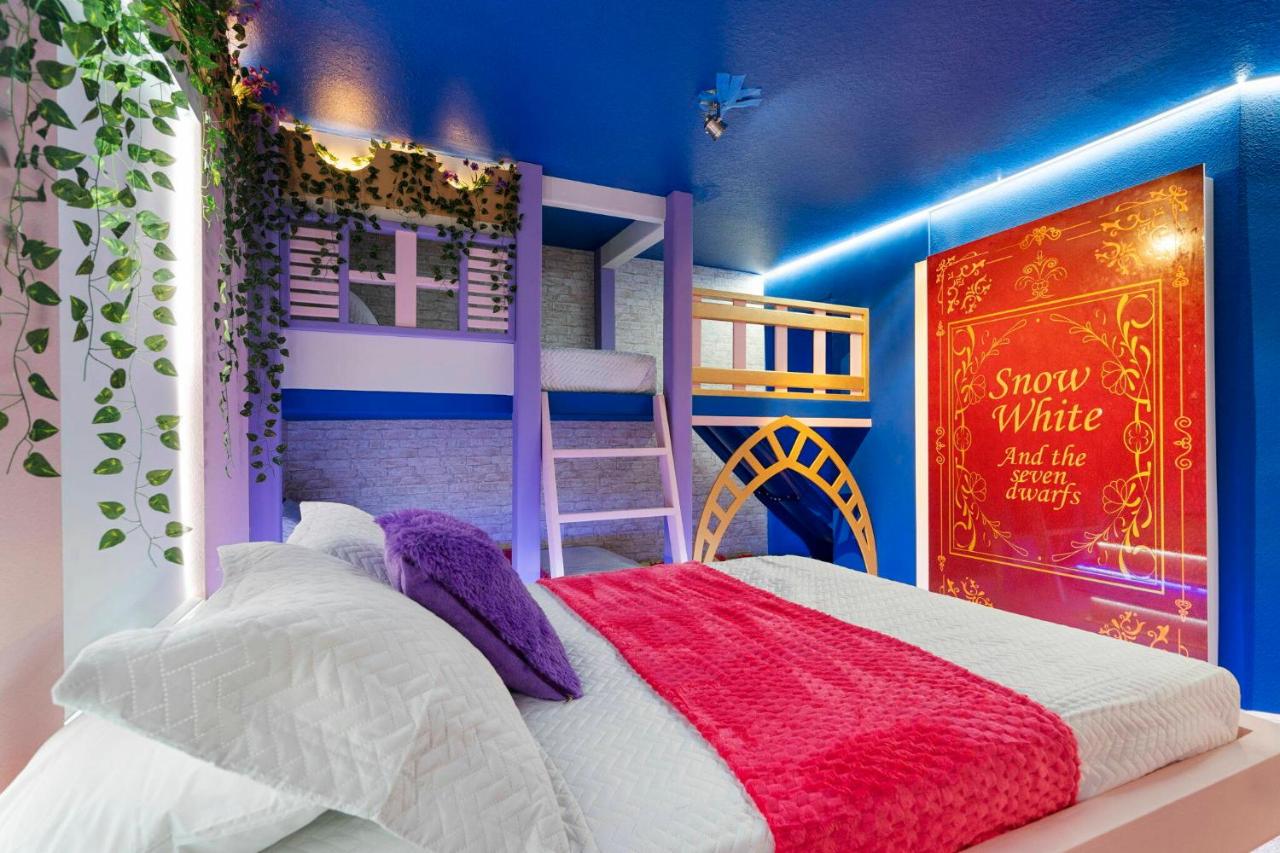 Themed 8BR Home w Pool Game Room Cinema - B&B Kissimmee