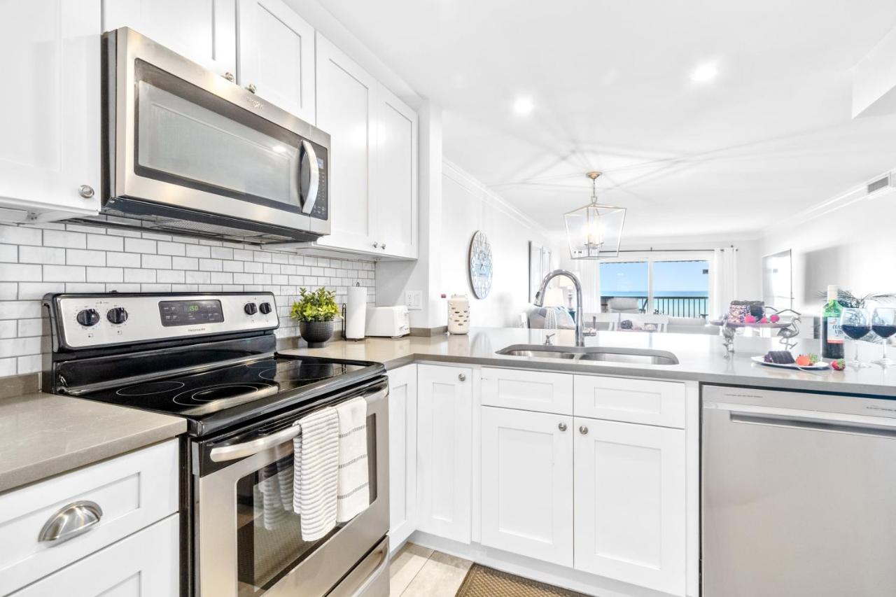 Direct Ocean View Deluxe Three-Bedroom Apartment - Unit 71