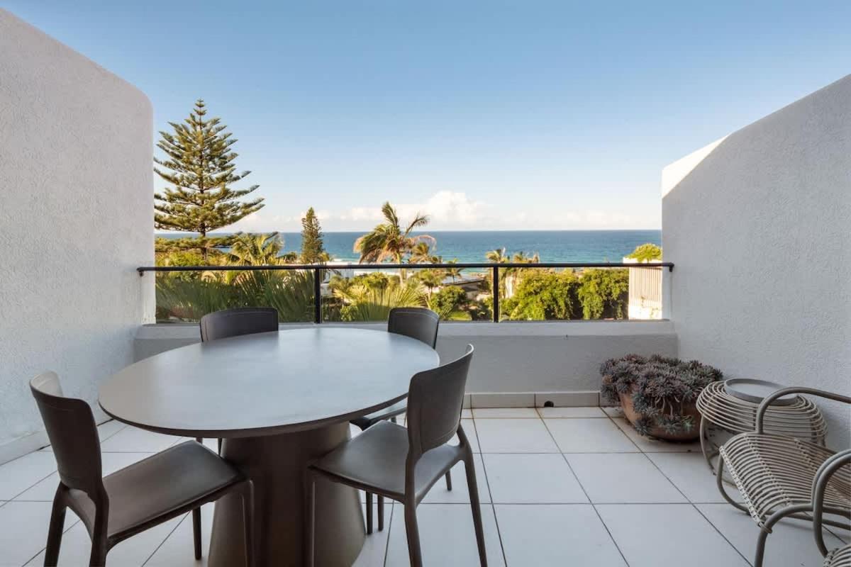 Charming Mediterranean Villa Ocean Views & Pool - B&B Sunshine Beach