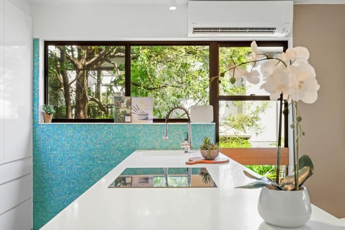 Tropical Paradise Modern Apt Walk to Noosa Beach - Ferienwohnung Noosa Heads