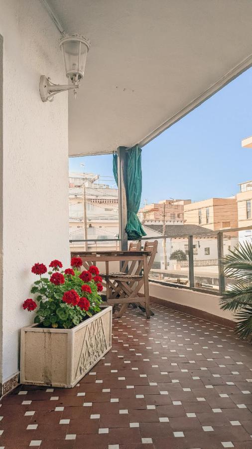 Apartamento en la playa con 3 Habitaciones con Terraza y Aire acondicionado - Chambres d'hôtes Cubelles