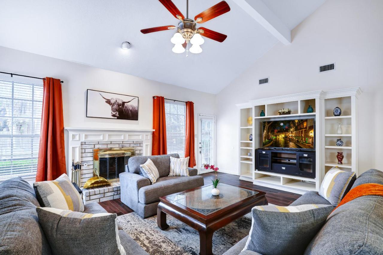 Nr Sea World Games WiFi BBQ Yard Pet Ok - Bed and Breakfast San Antonio