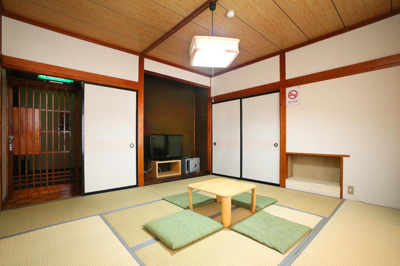 Japanese-Style Triple Room with Shared Bathroom