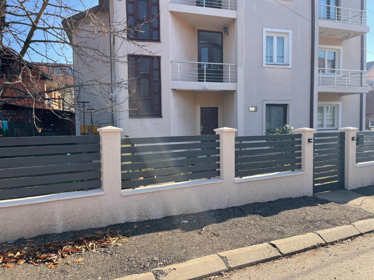 Niš Apartman Lux - Ferienwohnung Niš
