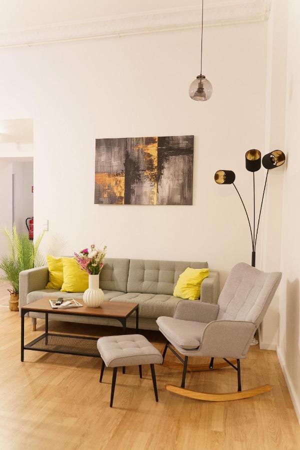 Conrad-B 01 by ROCKCHAIR Apartments l SUPERHOST Status l Super Flat, 3 Bedrooms 2 Bathrooms welcomes you! - B&B Berlino