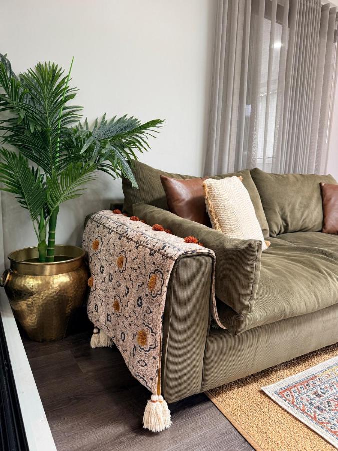Pacific Palms Retreat - Entire Home in Plumpton Sleeps 9 - 8-Car Parking Near Eastern Creek - Chambres d'hôtes Rydal