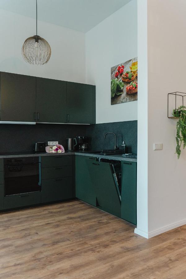 Conrad-B 02 by Rockchair - Gemütliche Wohnung, 2 Schlafzimmer, NEU - Chambres d'hôtes Berlin
