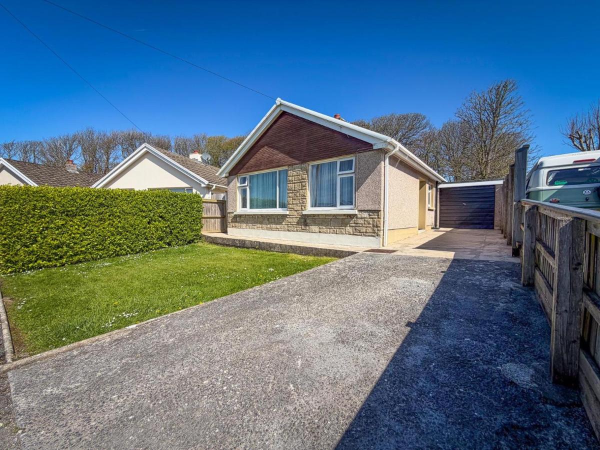 Indigo Blue - 2 Bedroom Holiday Home - Manorbier - B&B Manorbier