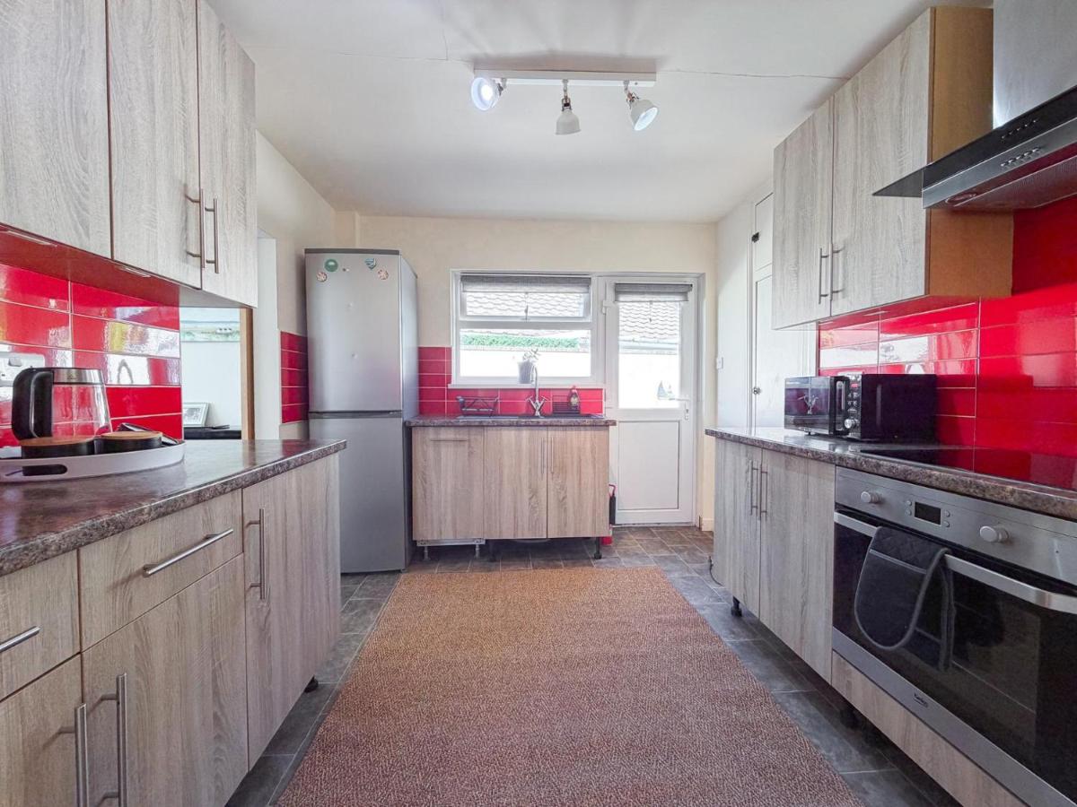 Indigo Blue - 2 Bedroom Holiday Home - Manorbier - B&B Manorbier
