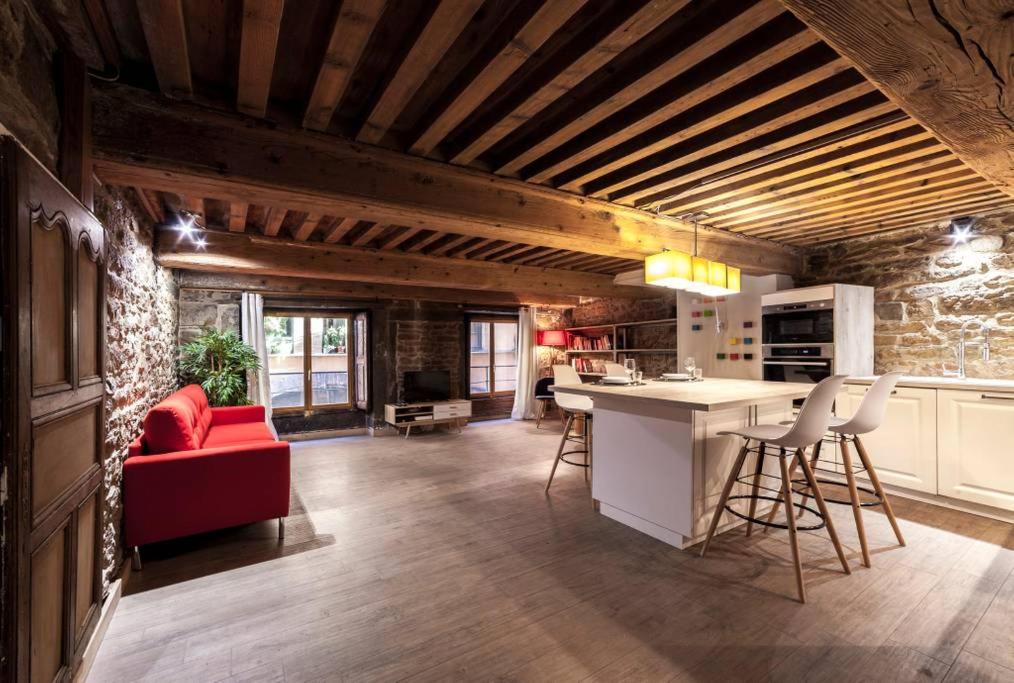 AllinLyon | Grotte de la Baleine Vieux Lyon - B&B Lyon