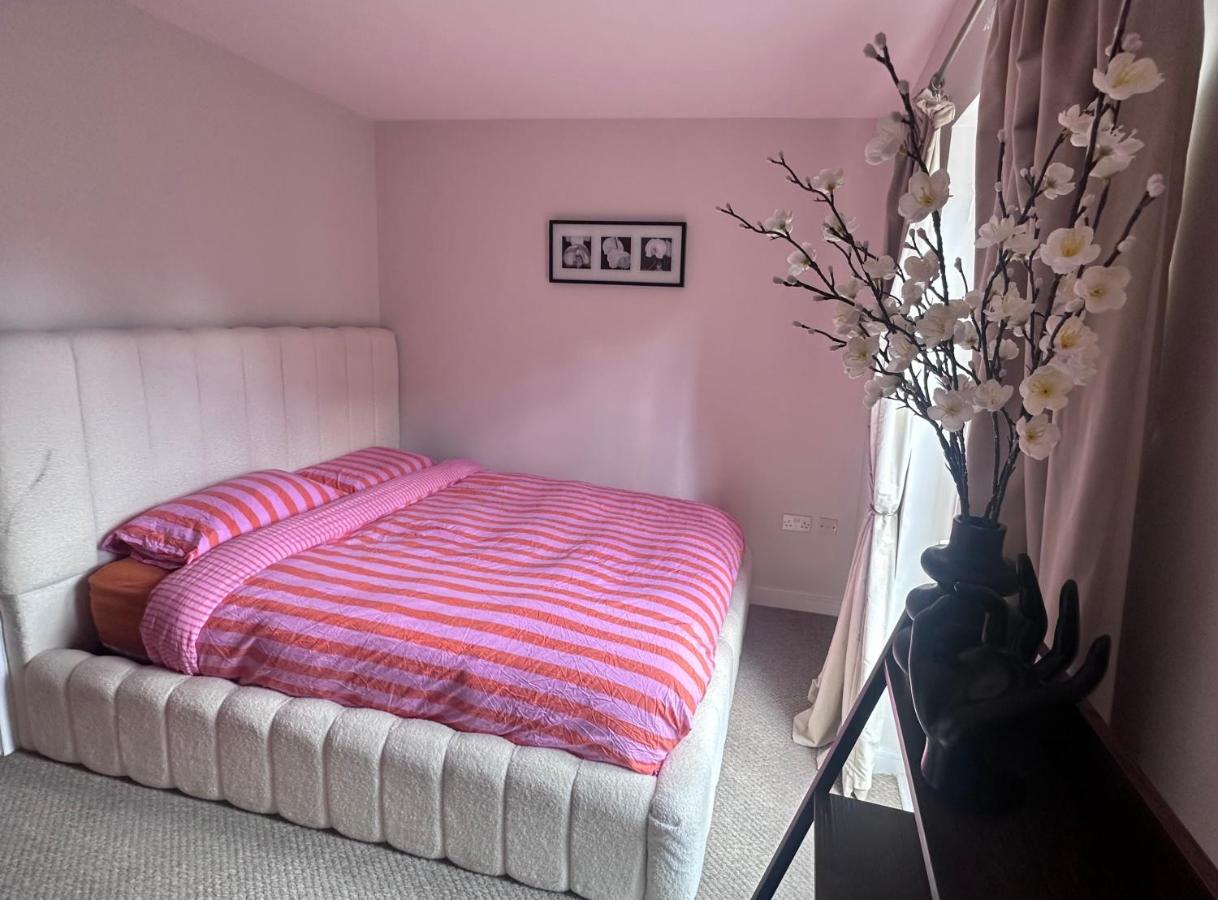 Modern 1 bed flat with parking by Bluewater shopping mall - B&B Greenhithe