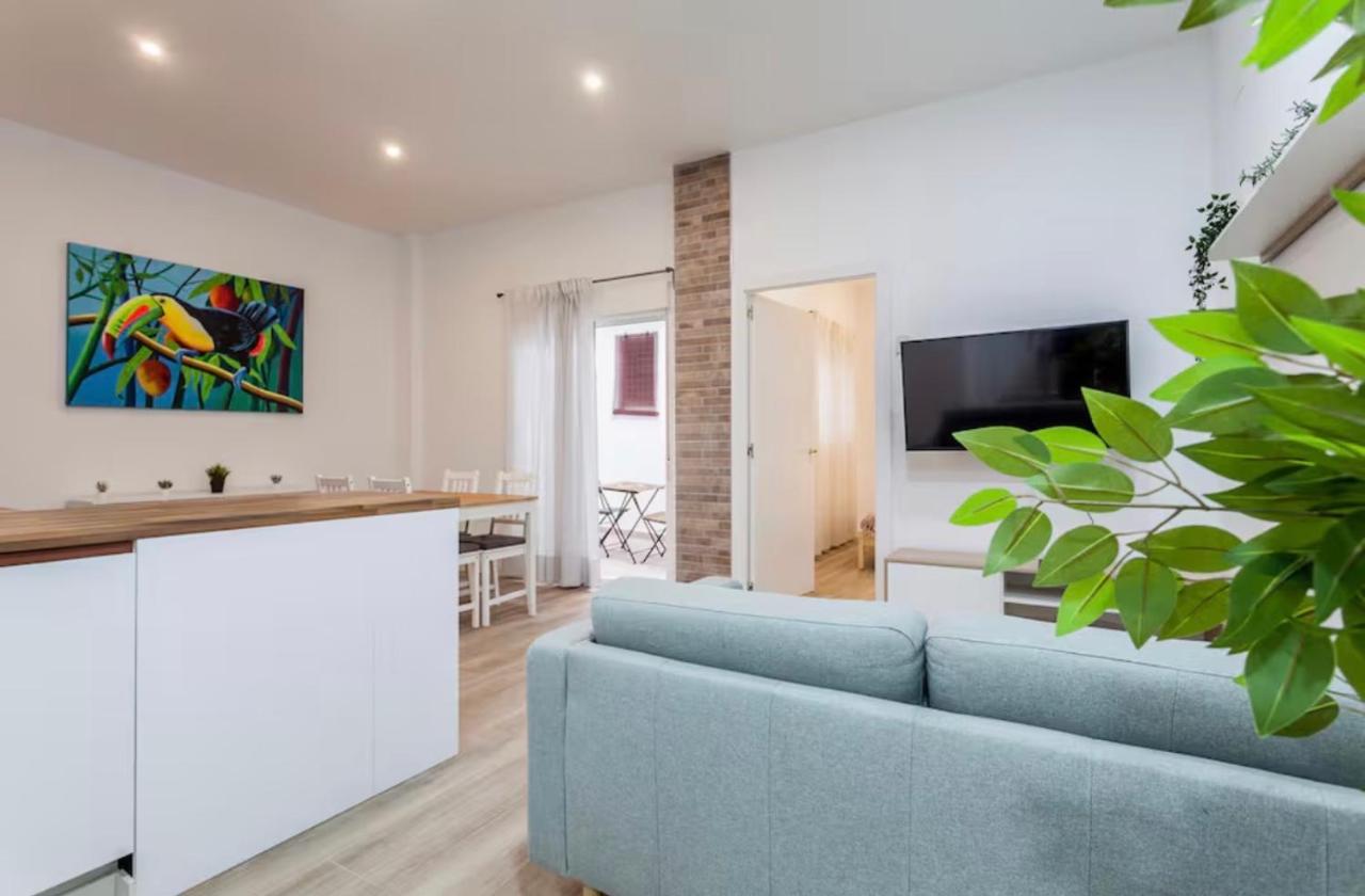 Cozy apartment with terrace next to Turia Gardens - B&B Valencia