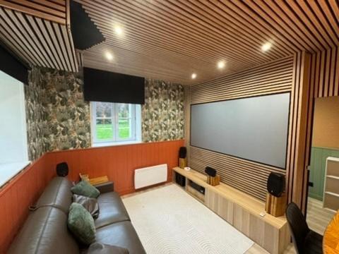 Séjour Château Moderne avec Cinéma - B&B Verberie