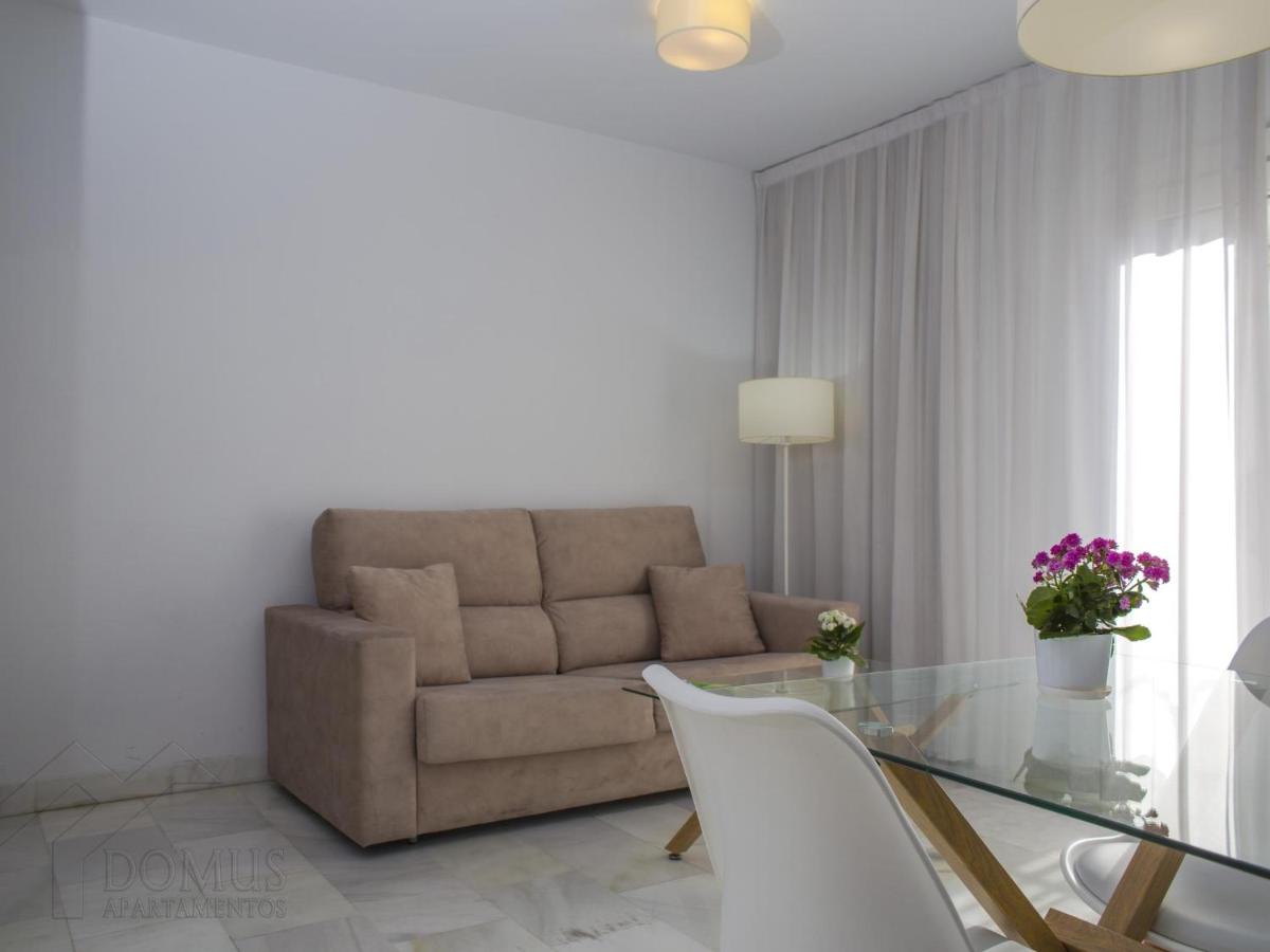 Apartamentos Domus con parking gratuito - B&B Granada