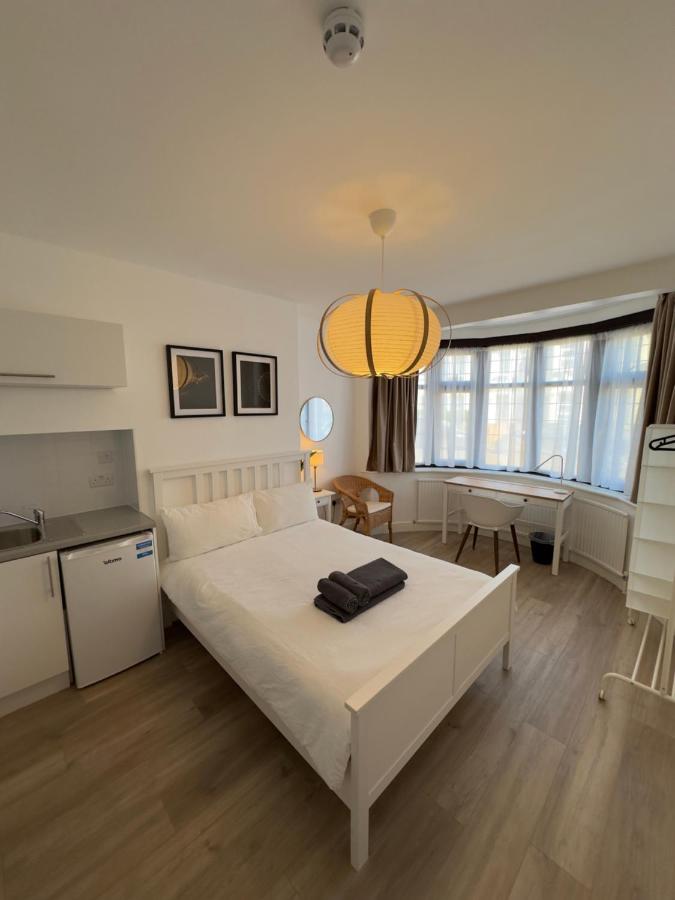 Spacious 3 Guests Ensuite Room,Piccadilly Line,Fast Access Central London 1 - B&B London