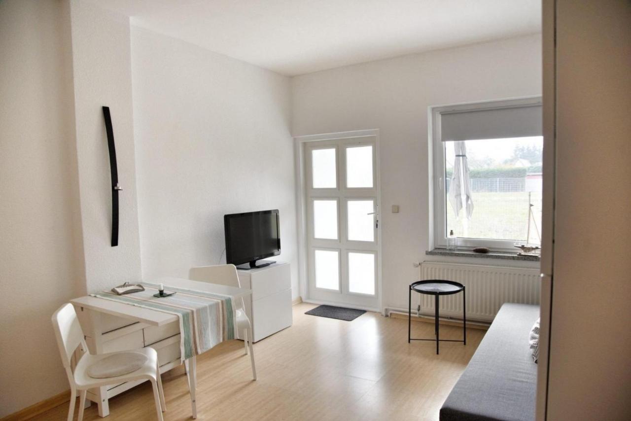 Ferienwohnung Schilfsruh  Ruhige, gut ausgestattete Ferienwohnung am Stettiner Haff - Chambres d'hôtes Ueckermünde