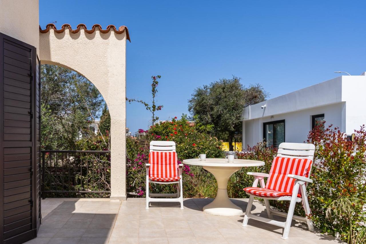 3BR Family House w/ Pool & Parking near Beach - Ferienwohnung Paralímni