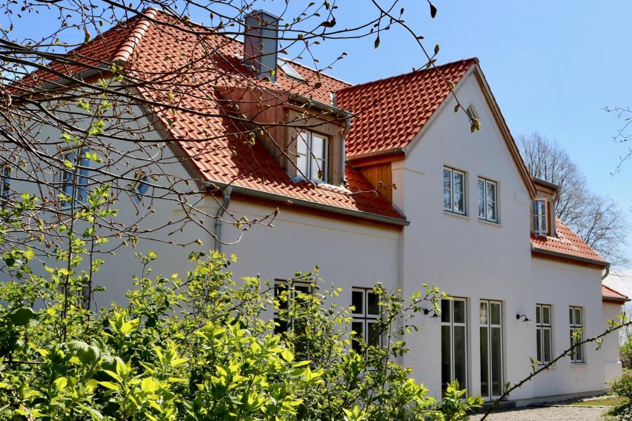 Großzügiges Landhaus in Ostseenähe mit großem Garten, Ofen und Sauna für 12 Personen - Chambres d'hôtes Pommerby