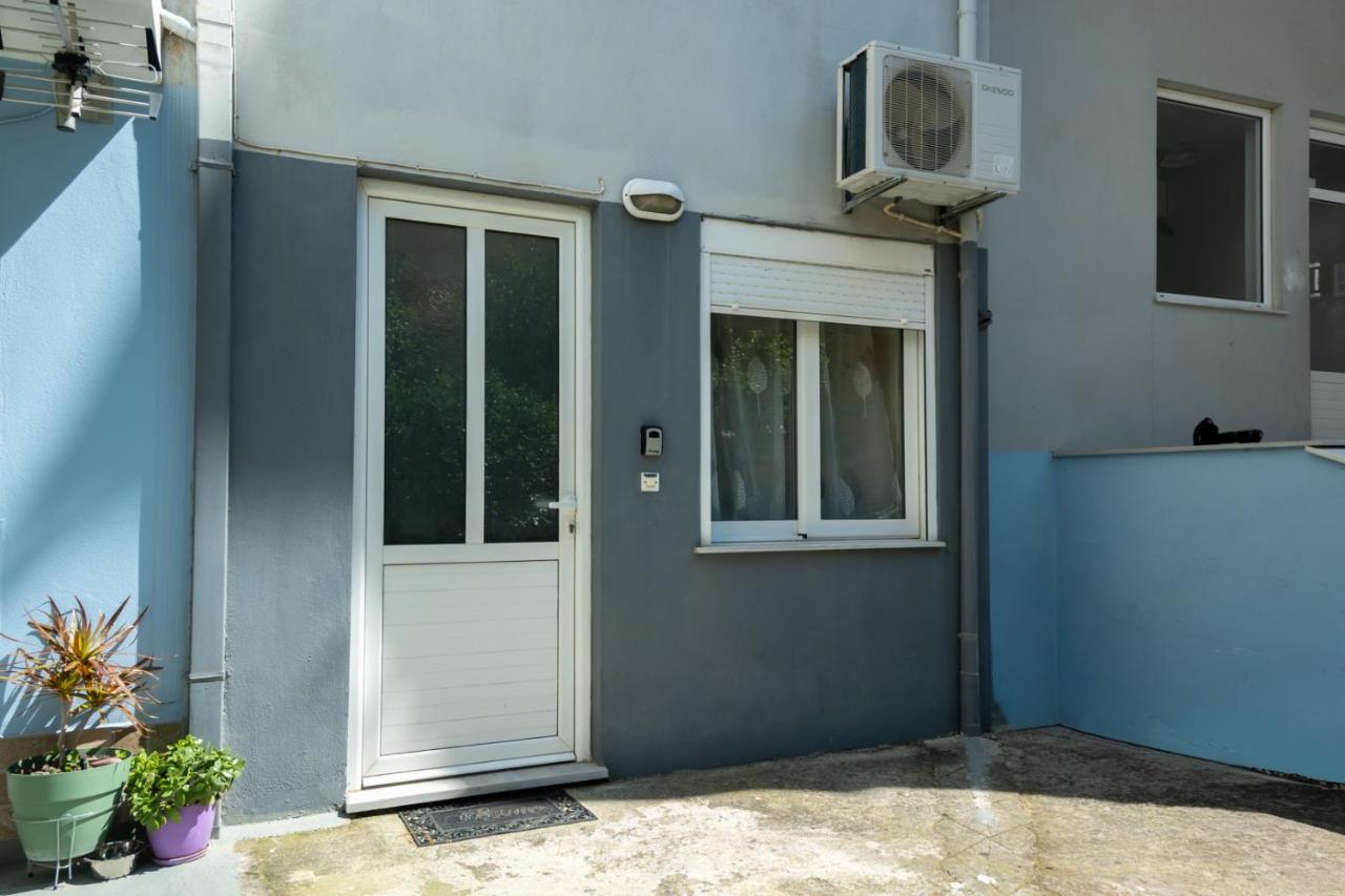 Convenient and comfortable ground floor apartment - Bed and Breakfast Mytilini