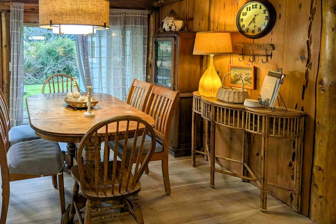 Hike to the Coast! Log Cabin on 5 Acres in Bandon - Ferienwohnung Bandon