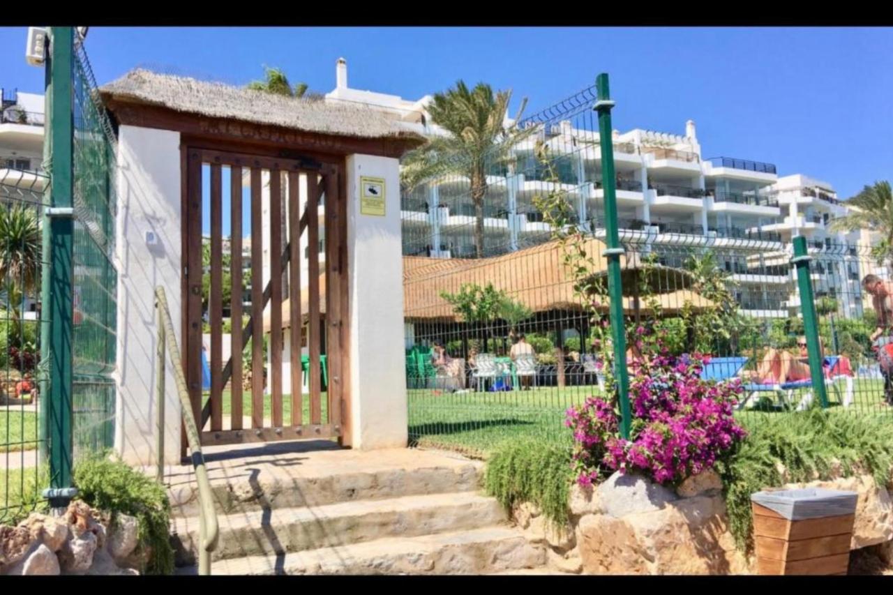 MI CAPRICHO BEACHFRONT 412 - Apartment with terrace and private garden by the sea - B&B Sitio de Calahonda