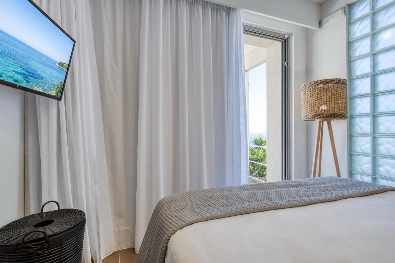 TINY HOUSE STUDIO AT COURTYARD COTTAGE CORFu - B&B Lákones