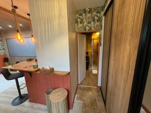 Séjour Château Moderne avec Cinéma - B&B Verberie
