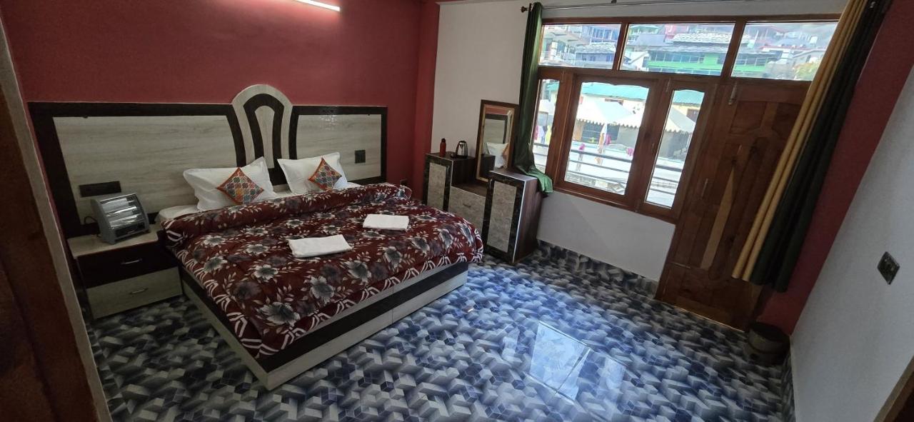 Deluxe Double or Twin Room with Mountain View